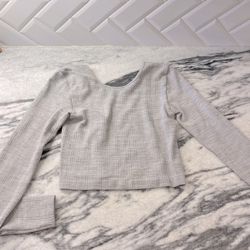 Like New Crop Top Long-sleeve!